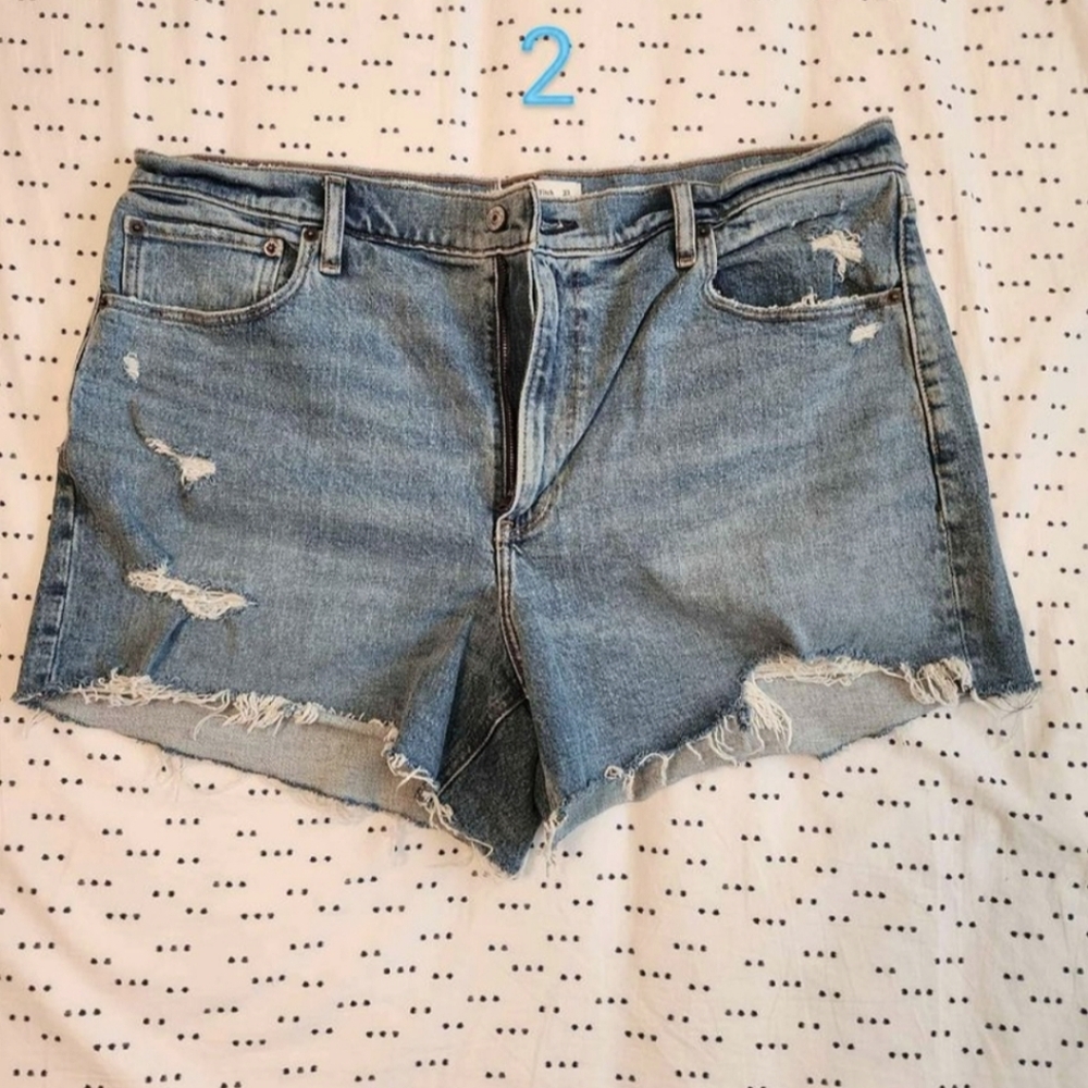 Abercrombie & Fitch 4" Mom Shorts